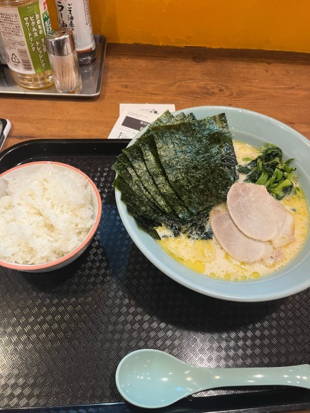 「塩ラーメン海苔増し硬め濃いめ、ライス」@佐々木家 秋田本店の写真