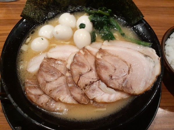 「チャーシューメン+うずらの卵」@練馬商店の写真