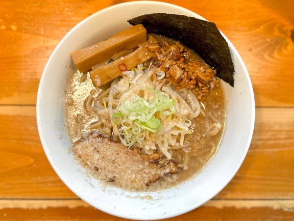 「★＜限定＞背脂豚骨醤油ラーメン🍜¥950」@愚直の写真