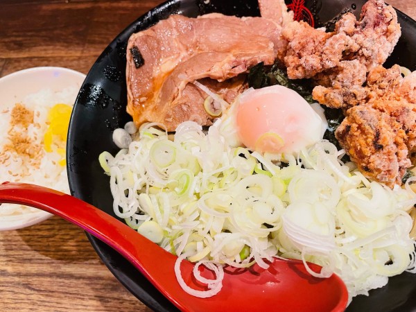 「伝説のすたみな油そば 大盛 1,300円」@つけ麺専門店 三田製麺所 北新地店の写真