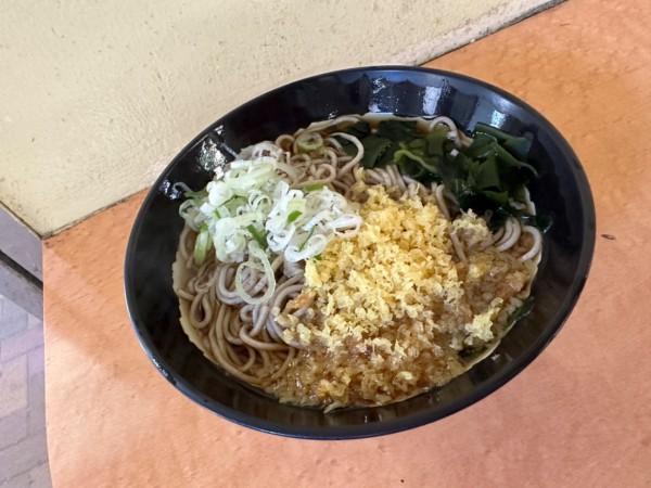 「たぬきそば360円」@そば・うどん 八起家 西口店の写真