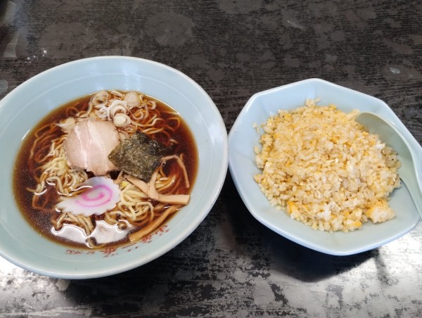 「玉子チャーハンとラーメン 650円」@中華一番の写真