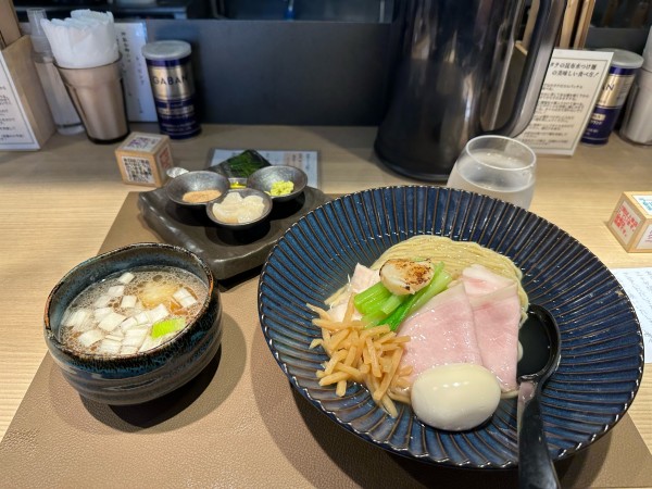 「特製帆立の昆布水つけ麺　黒　1400円」@Tokyo Style Noodle ほたて日和の写真