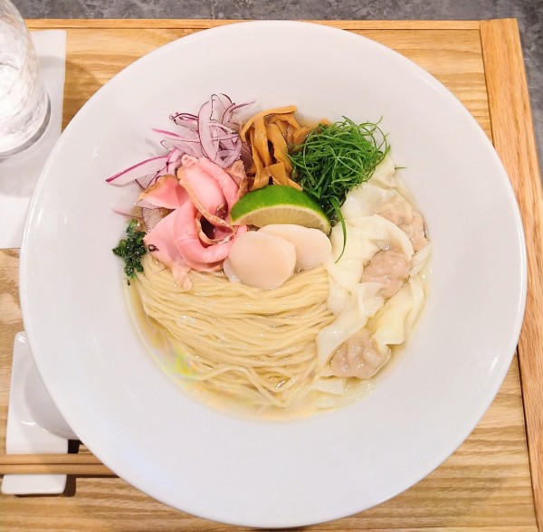「ホタテとシジミの冷やし塩【限定】＋ワンタン」@RAMEN MATSUIの写真