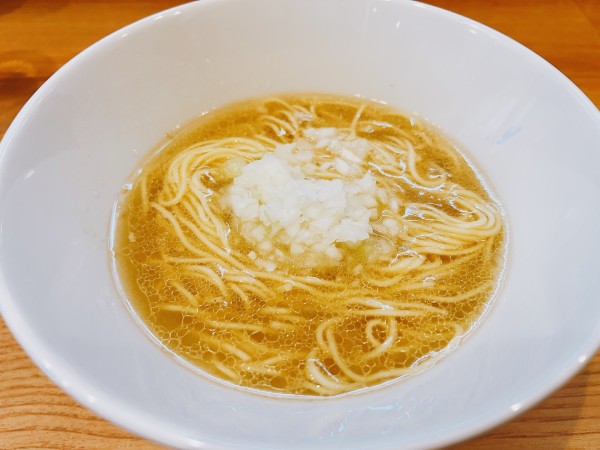 「海鮮バラチラシと鮮魚かけらーめん」@ほっこり中華そば もつけの写真