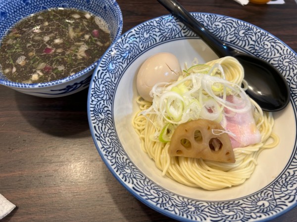 「醤油つけ麺900円+味玉100円」@中華そば キガラの写真