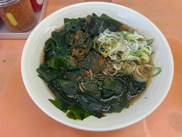 「わかめそば 460円」@常盤軒 山手線ホーム店の写真