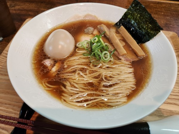 「醤油蕎麦　味玉」@中華蕎麦 仁香の写真