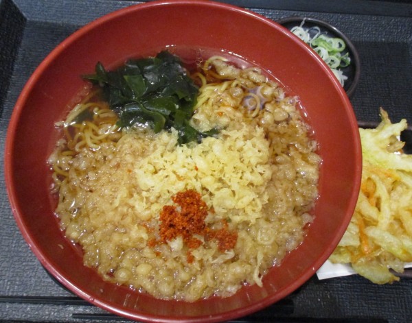 「中華そば　490円＋クーポン野菜かき揚げ」@ゆで太郎 西五反田2丁目店の写真