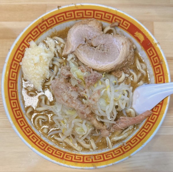 「ラーメン（半分）【豚1枚】」@えどもんど 中野の写真