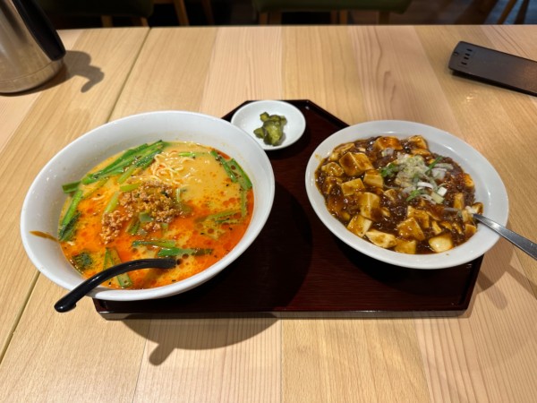 「ラーメンセット（四川担々麺＋麻婆豆腐丼）980円」@創作中華料理 名采の写真