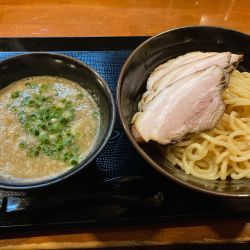 濃厚煮干つけ麺・大盛・チャーシュー3枚