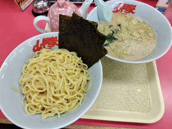 「醤油つけ麺　＋コロチャーシュー６個：サービス」@山岡家 松本店の写真