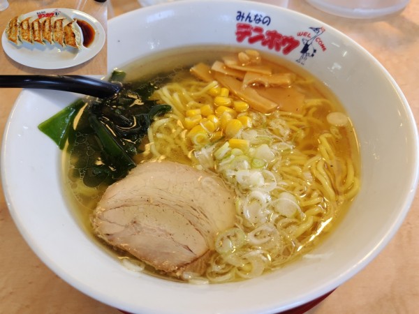 「塩ラーメン　＋野沢菜ぎょうざ：サービス」@テンホウ 松本渚店の写真