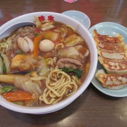 うま煮麺（８８０円）＋大盛１００円＋餃子３００円
