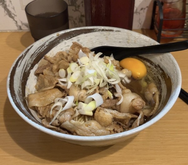 「豚玉カレーの油そば 麺少なめ」@ラーメン大地の写真