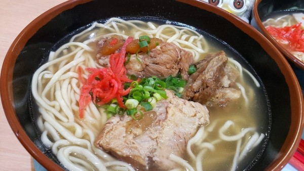 「三枚肉そば」@空港食堂の写真
