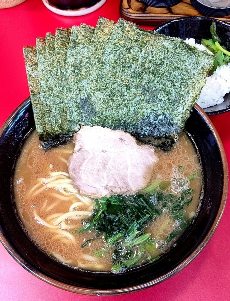 「ラーメン海苔増し900円」@横浜ラーメン 山本家の写真