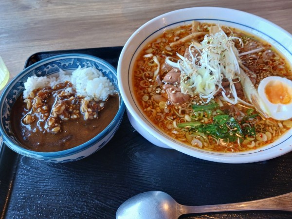 「旨辛もつ煮ラーメン&カレーセット」@八福食堂の写真