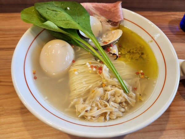 「牡蠣とあさりオイルの塩そば 味玉のせ」@拉麺 はま家の写真