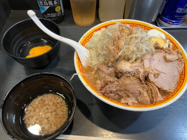 「ラーメン＋生卵」@えどもんどの写真