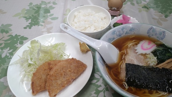 「らぁめんセット(麺はミニ、ライスは半)550円税込」@よか楼 本店の写真