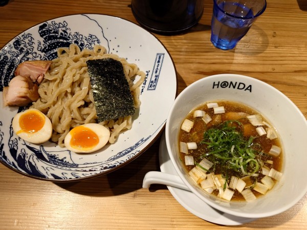 「つけめん醤油 上(麺少なめ、1400円)」@本田麺業 神田西口駅前店の写真
