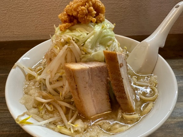 「山盛承太郎ラーメン（並盛・300g）920円→500円」@麺屋 承太郎の写真