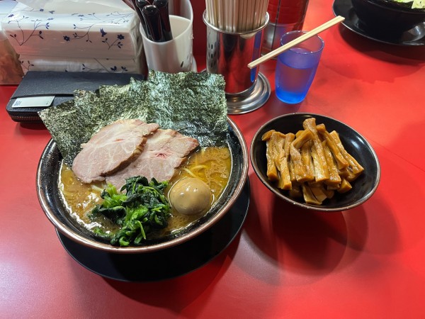 「大ラーメン+メンマ（3人分）」@家系ラーメン とらきち家の写真
