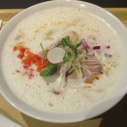 甘エビと地鶏のフリカッセ（950円）