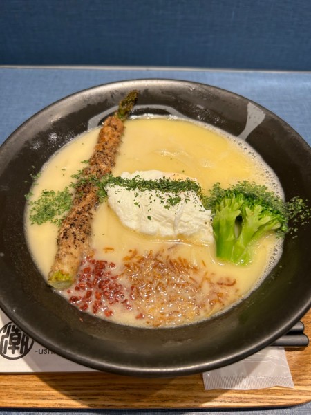 「鶏白湯そば990円」@麺巧 潮の写真