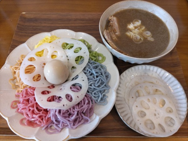 「六色つけ麺・味玉・レンコン増量」@カフェと迷ってラーメン屋の写真