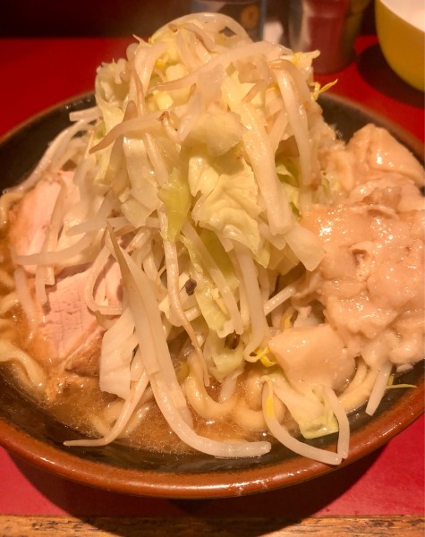 「豚一枚ラーメン野菜アブラ 生卵 800+50円」@ラーメン二郎 荻窪店の写真