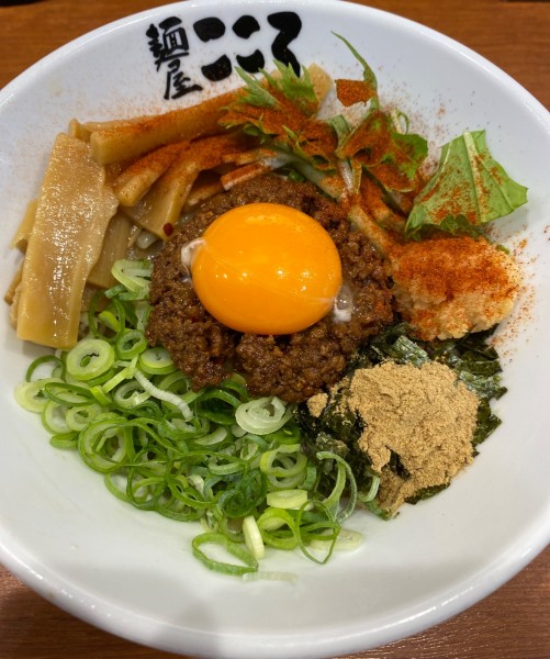 「【限定】冷やし台湾まぜそば　９６０円」@麺屋こころ 六角橋店の写真