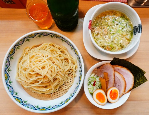 「粟国の塩つけそば＋トッピング特製（Ｃ）＋ビール中瓶」@中華そば 多賀野の写真