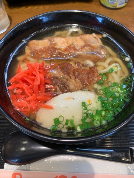 「軟骨ソーキそば」@もとふ熟成麺 ウミカジテラス店の写真
