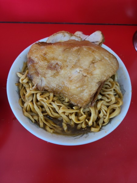 「小ラーメン＋はんぺん脂＋生たまご」@ラーメン二郎 ひたちなか店の写真
