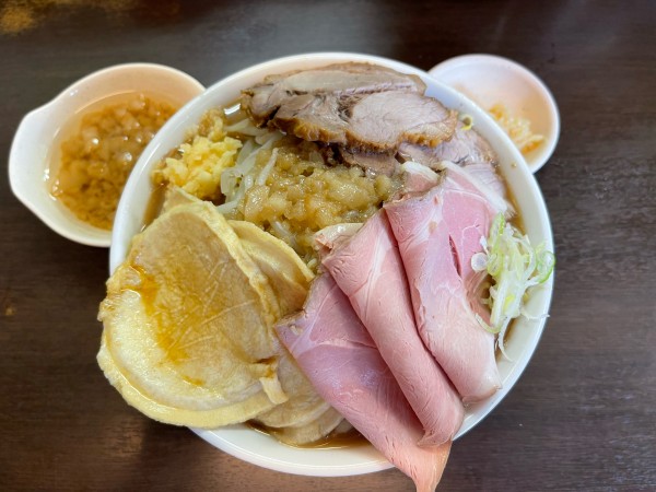 「ラーメン➕豚増しMIX➕南部せんべい」@ラーメンどでん 大宮店の写真