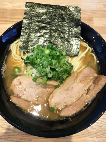 「豚骨醤油(中盛)」@豚骨醤油 三輪の写真