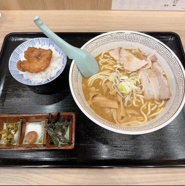 「こいくち中華そば  タレカツ茶漬け」@弘前煮干し中華そばスタンド ニボる?の写真