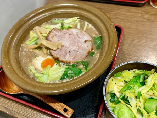 「海豚麺/特濃スープ/麺中盛/たっぷり野菜」@ラーメン猪太の写真