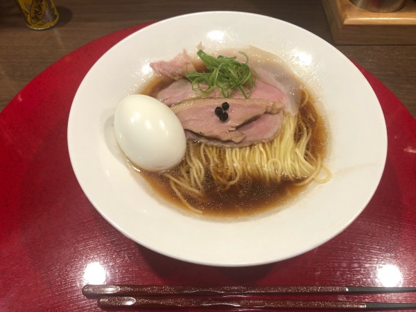「鴨とカシスの味玉醤油ラーメン」@RaMen TOMO TOKYOの写真