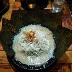 ラーメン ネギ 海苔トッピング脂多め