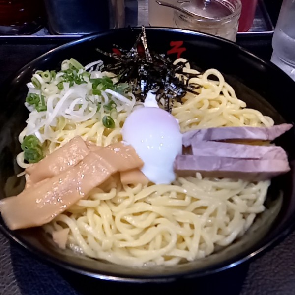 「油そば盛り(880円)半熟卵（100円）」@東京油組総本店 津田沼組の写真