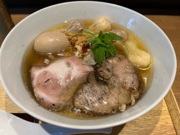 「塩ラーメン＋雲呑＋味玉」@らぁ麺や 嶋の写真