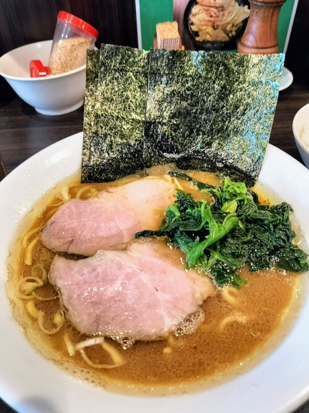 「六角家イズム ライト豚骨ラーメン（味濃め、油多め）」@横浜らーめん 寿三家の写真