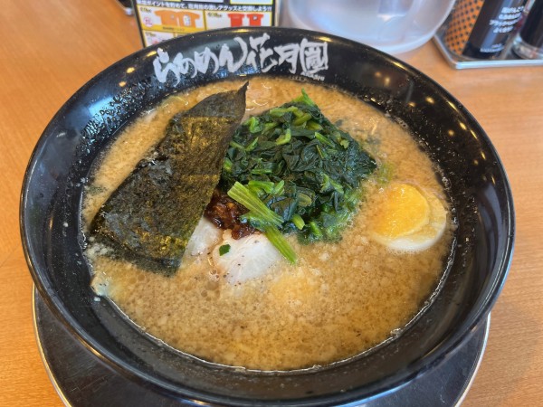 「嵐げんこつらぁめん　ほうれん草」@らあめん花月嵐 川口柳根町店の写真