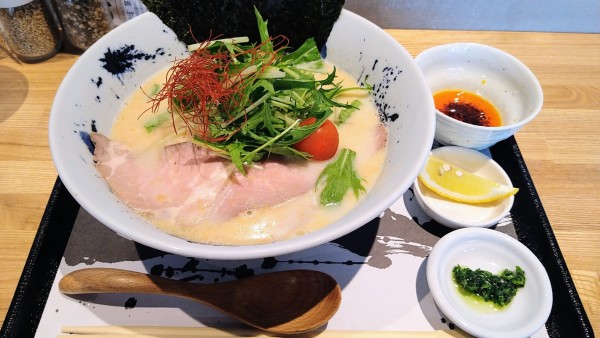 「【限定】冷やしホワイト+海苔」@本格鯛出汁らーめんうしおの写真