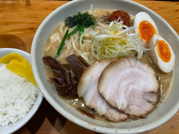 「特製辛バリ味噌ラーメン（1,340円）」@つじ田 味噌の章の写真