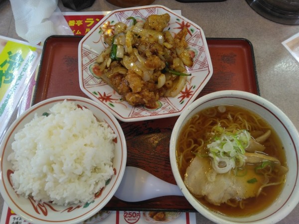 「ハーフラーメンランチ825円(JAFで5％引き783円)」@らーめんの一番亭 三島塚原店の写真